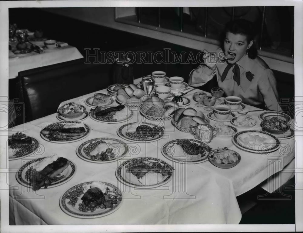1952 Press Photo Carolyn Wood eating huge meal at Bradford Hotel 1952 Press Photo Carolyn Wood eating huge meal at Bradford Hotel