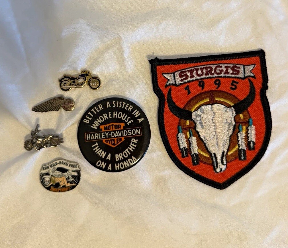 vtg motorcycle lot- harley davidson & 1995 sturgis patch, pins & buttons
