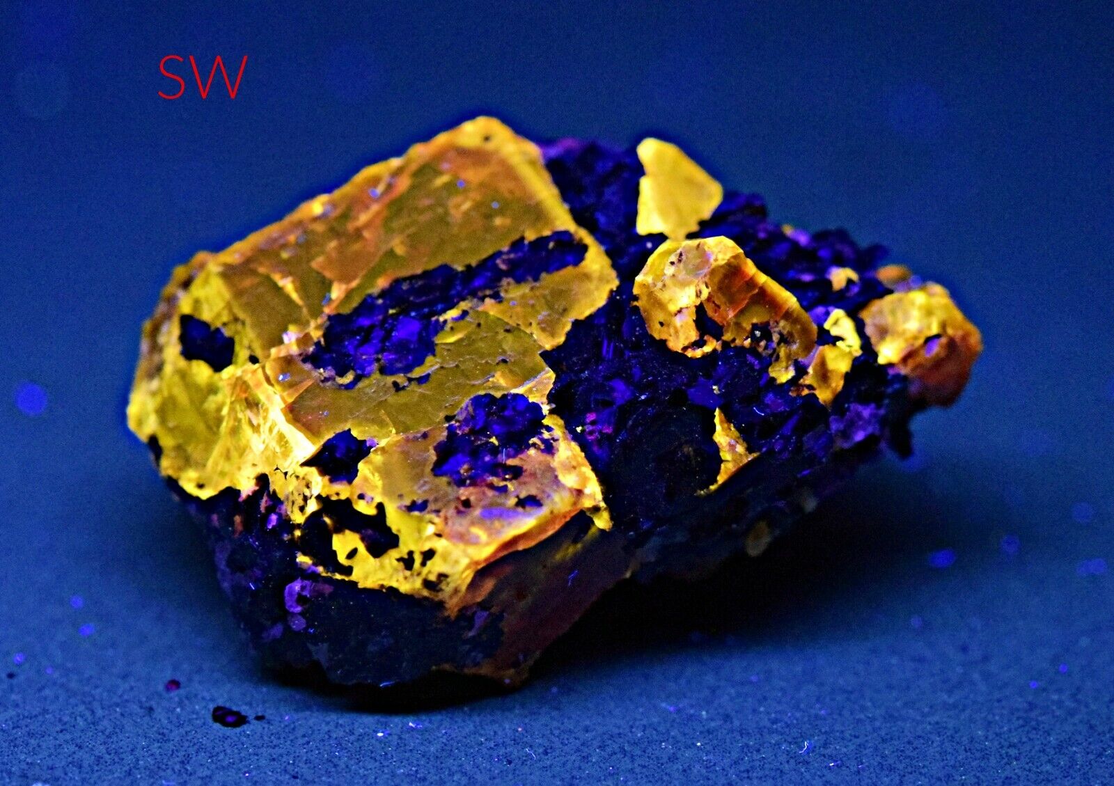 31 Carat SW UV Light Fluorescent Terminated Zircon Crystal From Pakistan