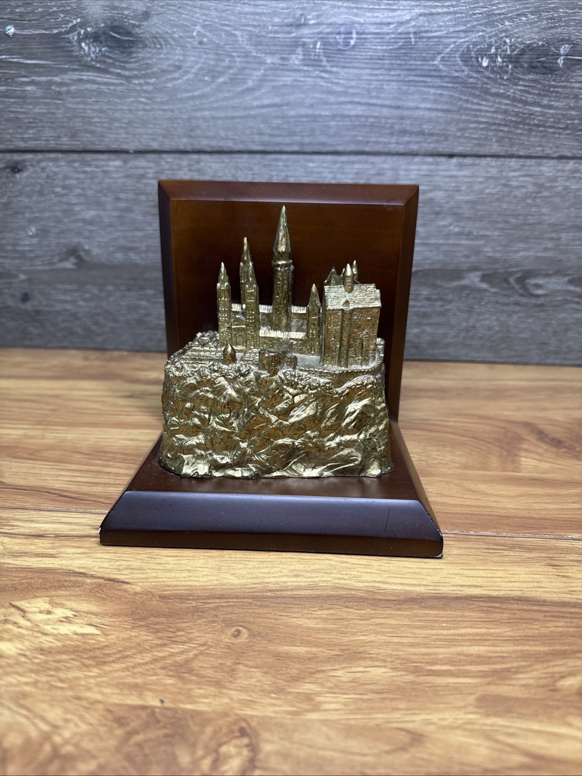 Pottery Barn Teen Harry Potter Sculpted Hogwarts Bookend 6x6”