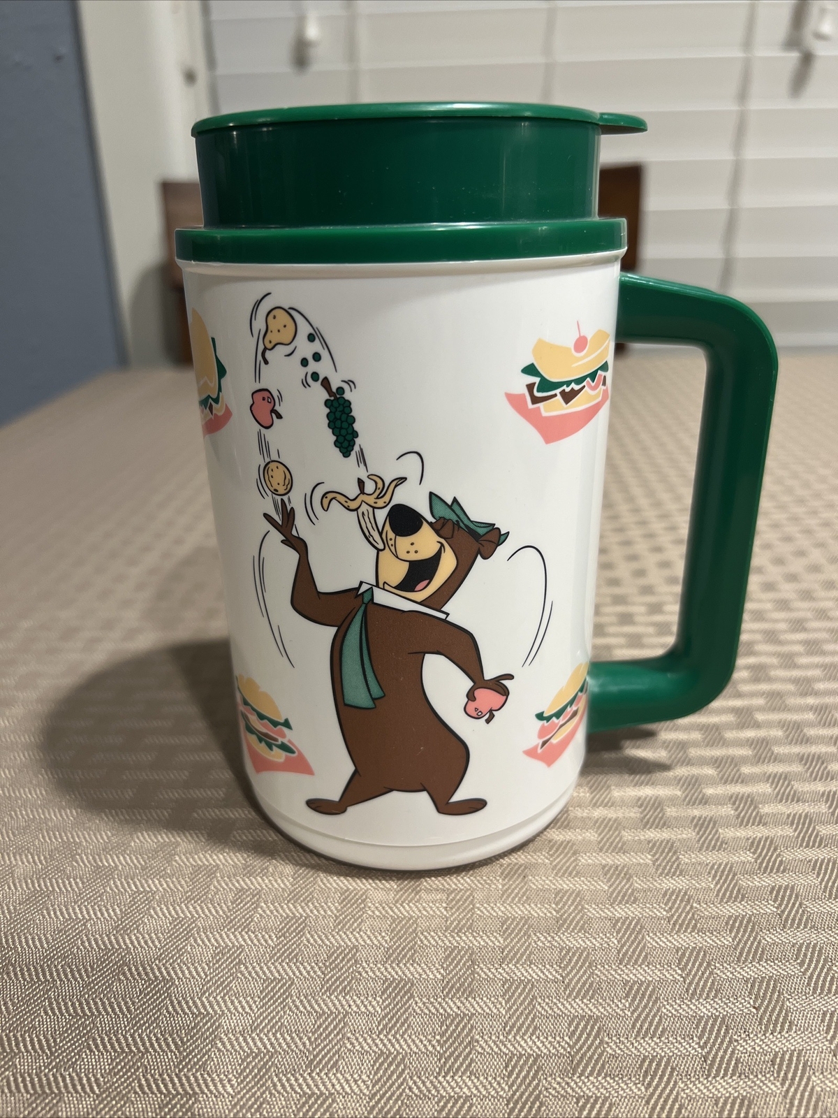 1999 Vintage Hanna Barbers Yogi Pear Plastic Mug With Lid 1999 Vintage Hanna Barbers Yogi Pear Plastic Mug With Lid