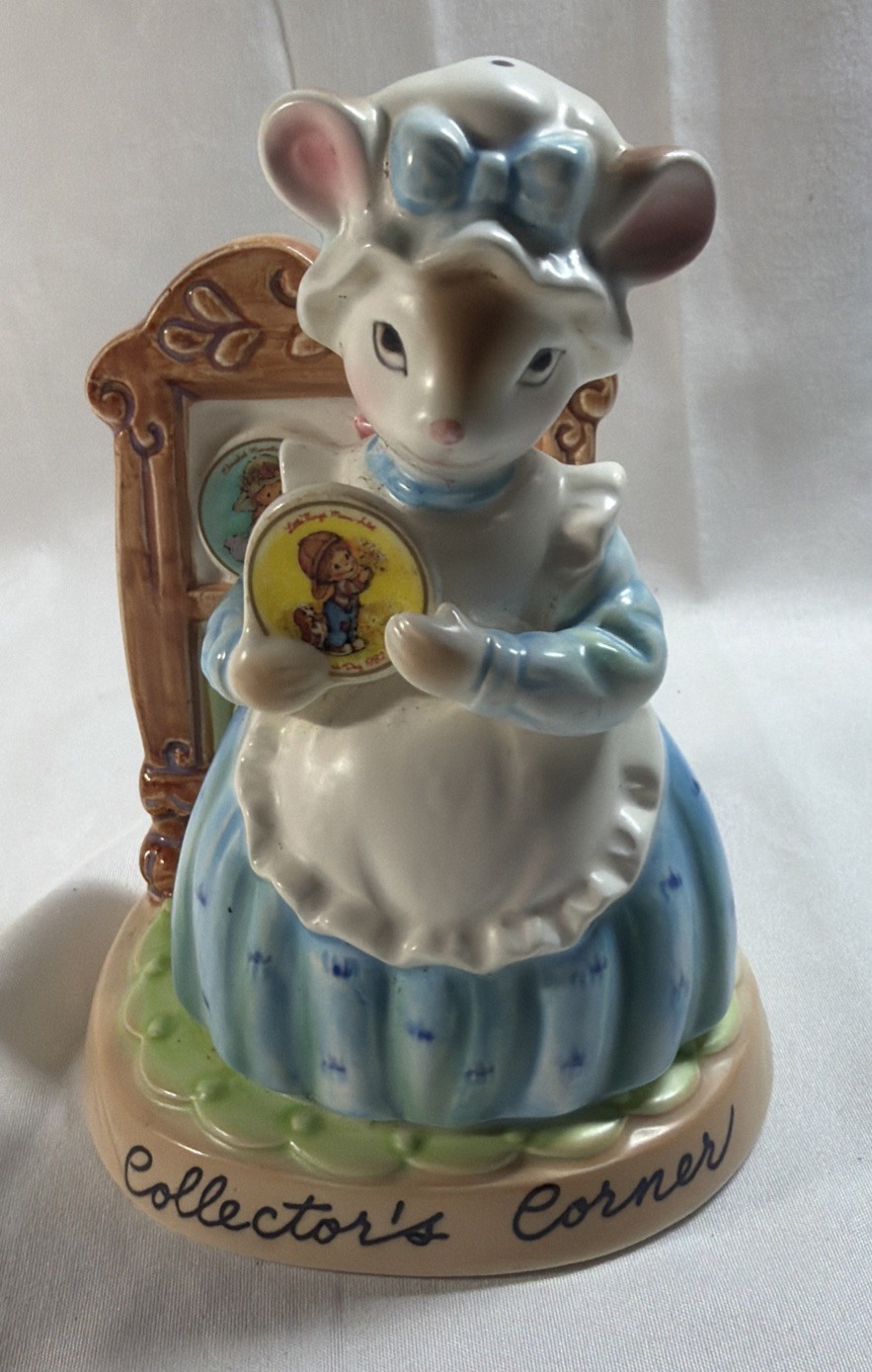 Avon Cherished Moments Collectors Corner Mouse Figurine Vintage 1982 Porcelain