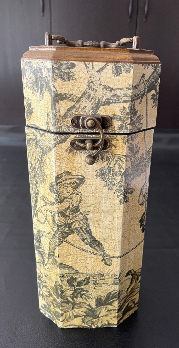 Vintage Wooden Toile Pattern Metal Handle Clasp Hinge Wine Box Carrier Gift Vintage Wooden Toile Pattern Metal Handle Clasp Hinge Wine Box Carrier Gift