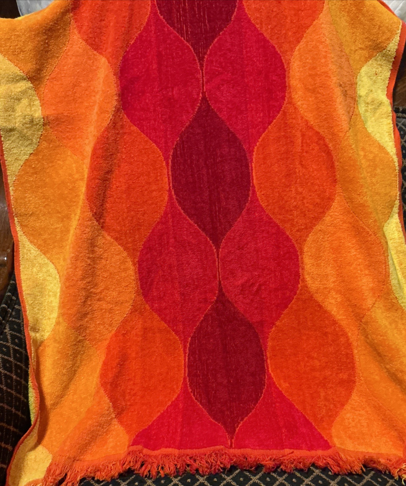 Vtg Cannon Seven Seas Royal Family XL Bath Towel 24x41 Fringe Red Yellow Orange