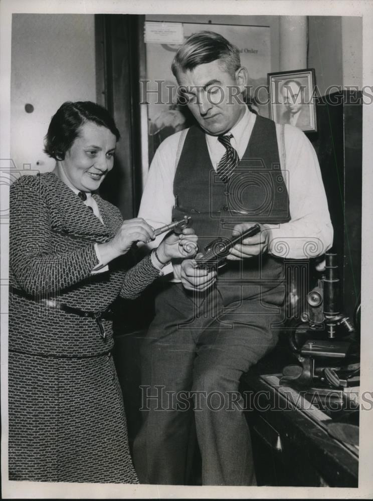 1935 Press Photo Mrs.Fannie Novick Perron Chicago Attorney, study Ballistic 1935 Press Photo Mrs.Fannie Novick Perron Chicago Attorney, study Ballistic