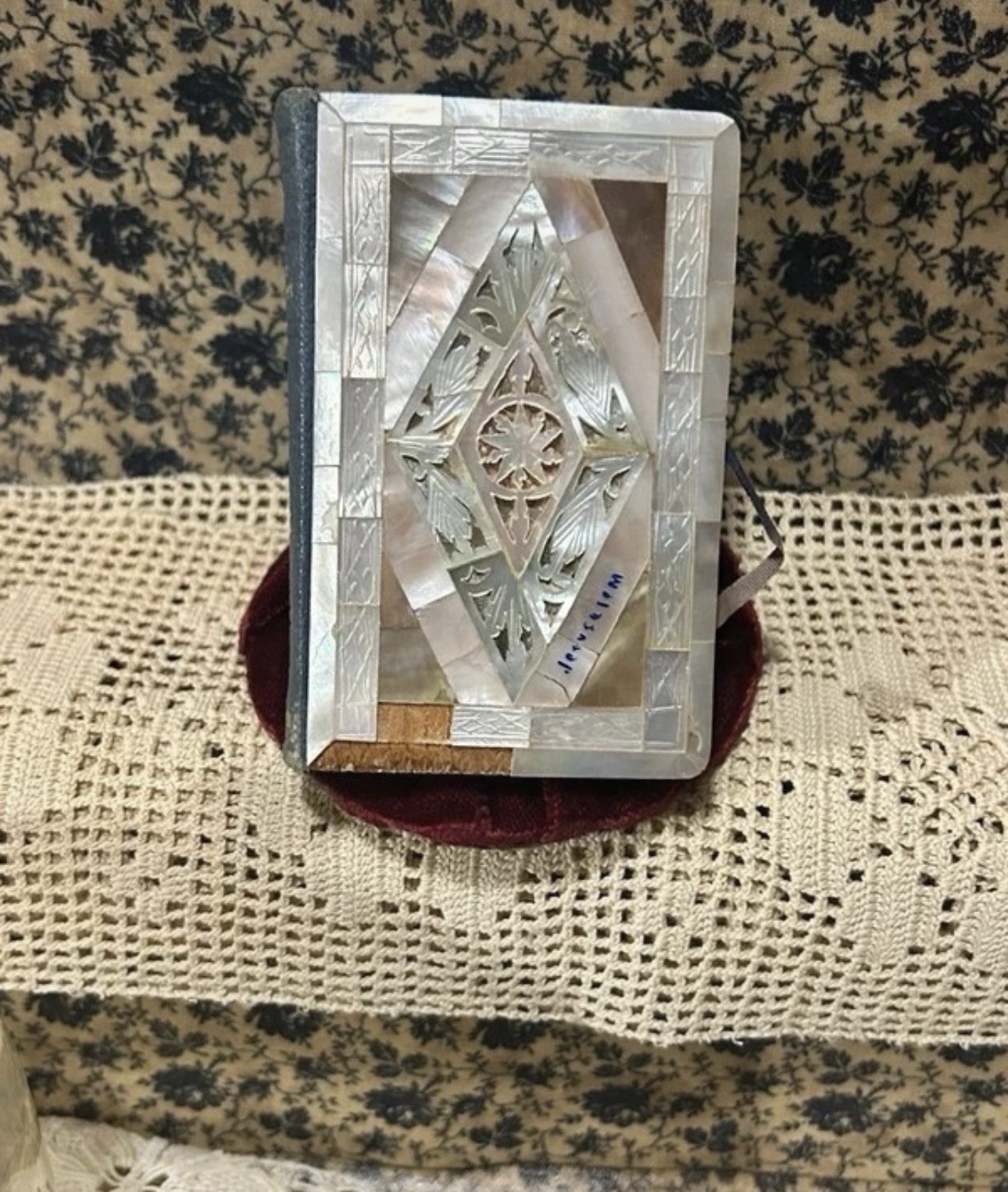 Rare 1940’s Holy Land Mother Of Pearl New Testament Set W/Original Glass Dome Cl
