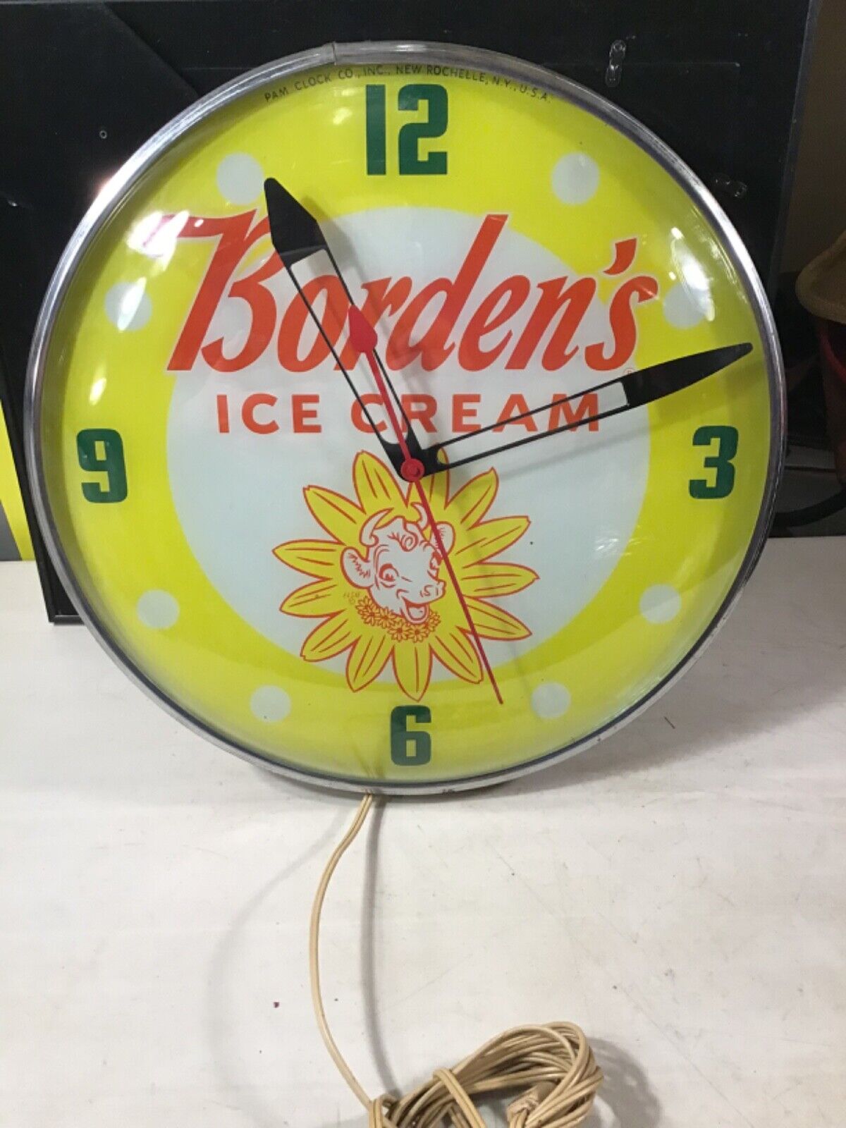Vintage  BORDEN'S Ice Cream Clock Tested and Runs Perfectly 110/115 Volts AC