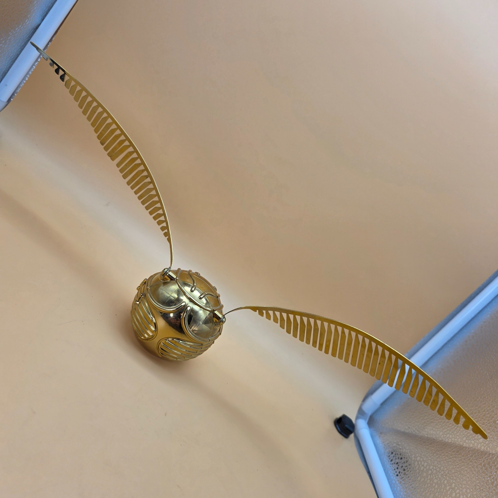 Best Seller Pottery Barn Harry Potter Golden Snitch Clock - New Battery - Works Best Seller Pottery Barn Harry Potter Golden Snitch Clock - New Battery - Works