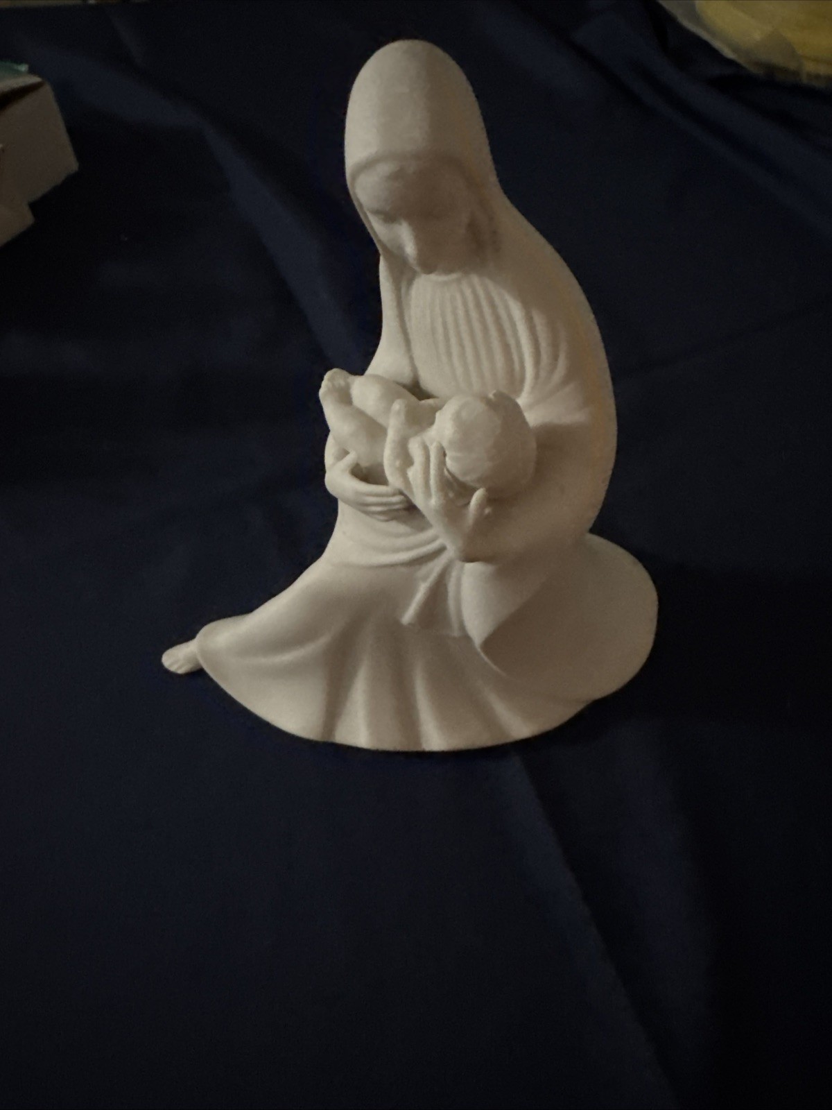 Vtg White Ceramic Figurine Madonna and Child Holy Mother Virgin Mary Baby Jesus