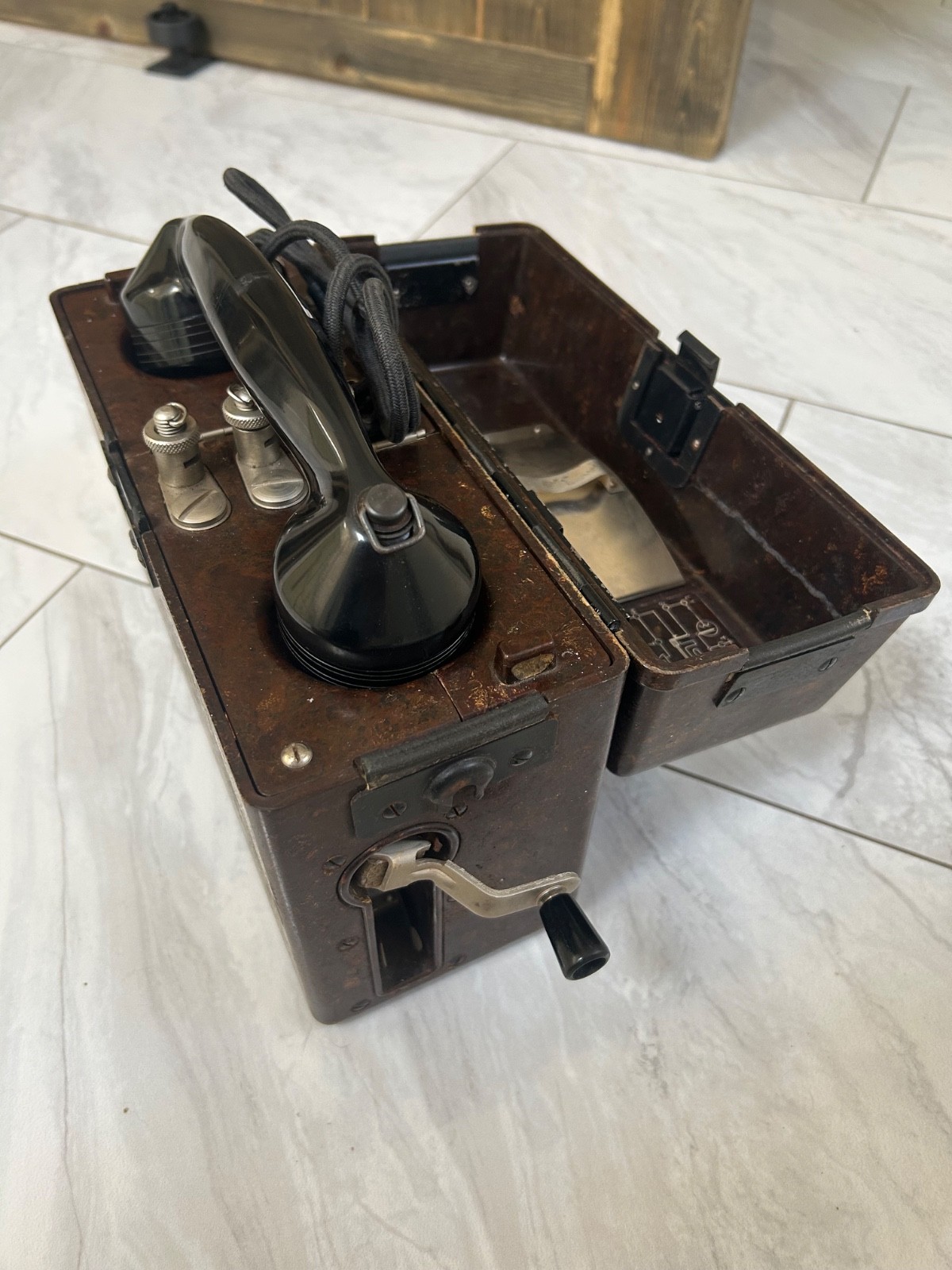 WW2 italian model 42 field phone excellent shape