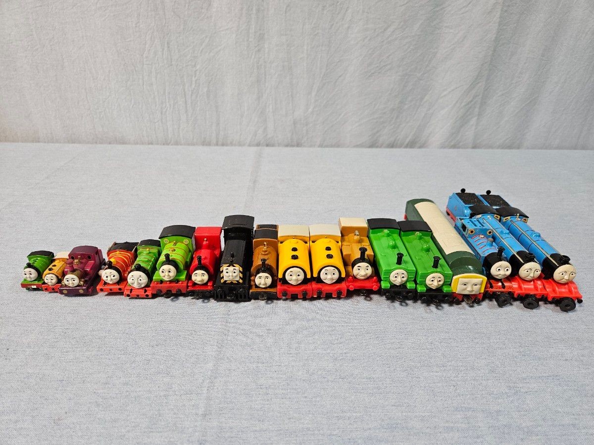 Thomas & Friends 18 Train Figure Vehicle Lot Collectible 15+