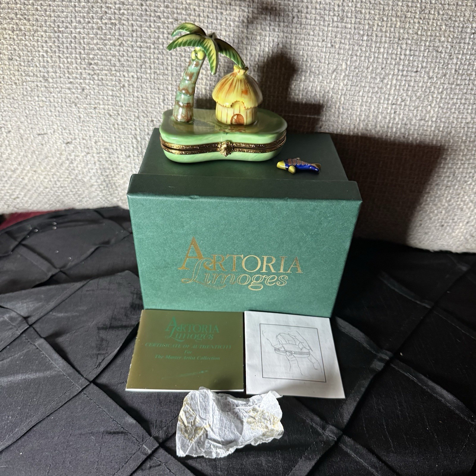 Limoges, France Porcelain Palm Tree & Grass Cabana Trinket Box Artoria #/20 RARE Limoges, France Porcelain Palm Tree & Grass Cabana Trinket Box Artoria #/20 RARE