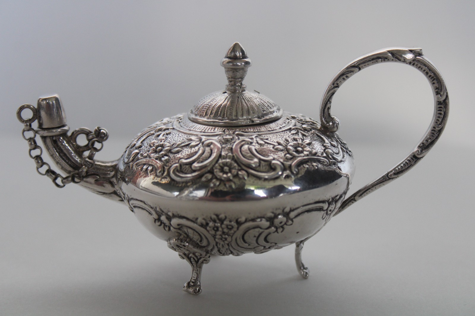RARE Victorian 800 Silver Ornate Floral Genie Cigar Table Oil Lamp Lighter -113g RARE Victorian 800 Silver Ornate Floral Genie Cigar Table Oil Lamp Lighter -113g