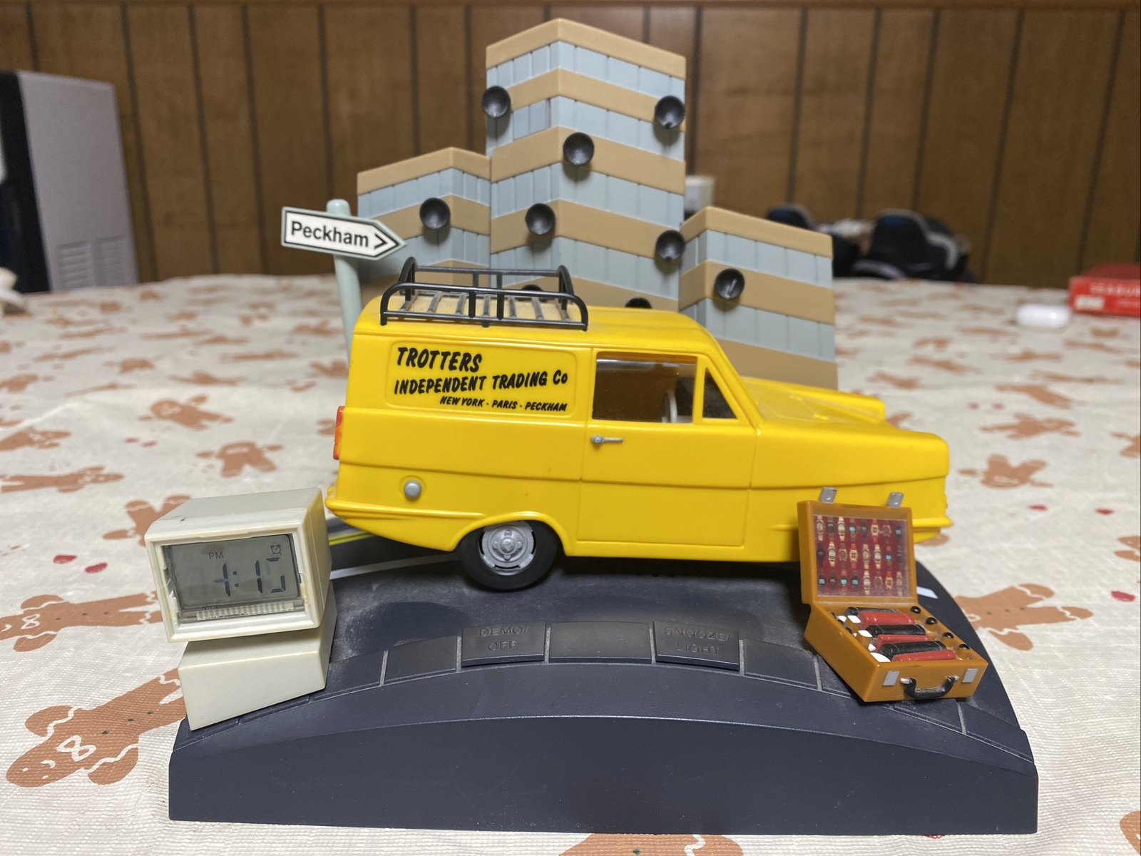 Vintage Trotters Independent Trading Co Alarm Clock Wesco 1998 Corgi Car