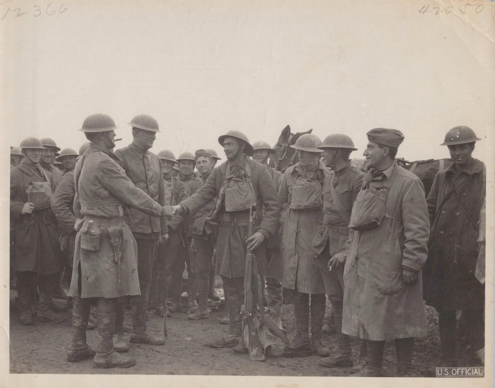 WW1 US AEF Official 1918 Soldiers shaking hands France WWI 8x6.5 Rare Photo