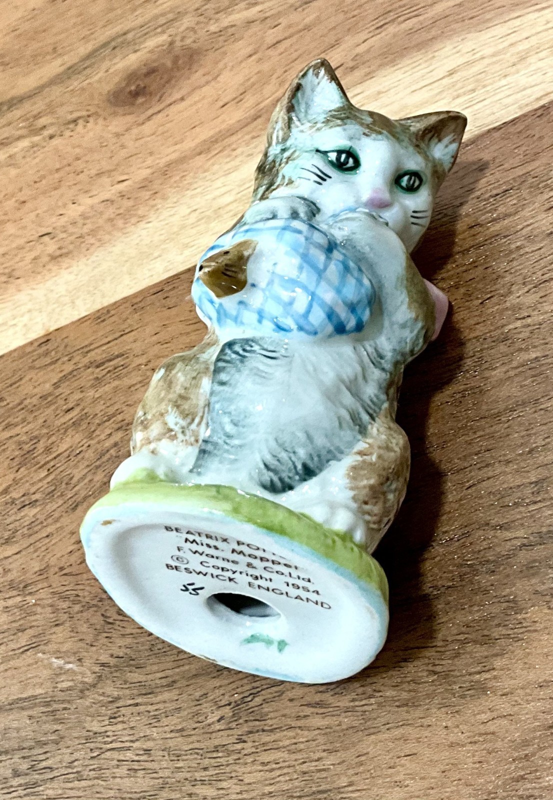 Vintage Beatrix Potter Figurine Beswick England Miss Moppet Cat 1954 NEAR MINT