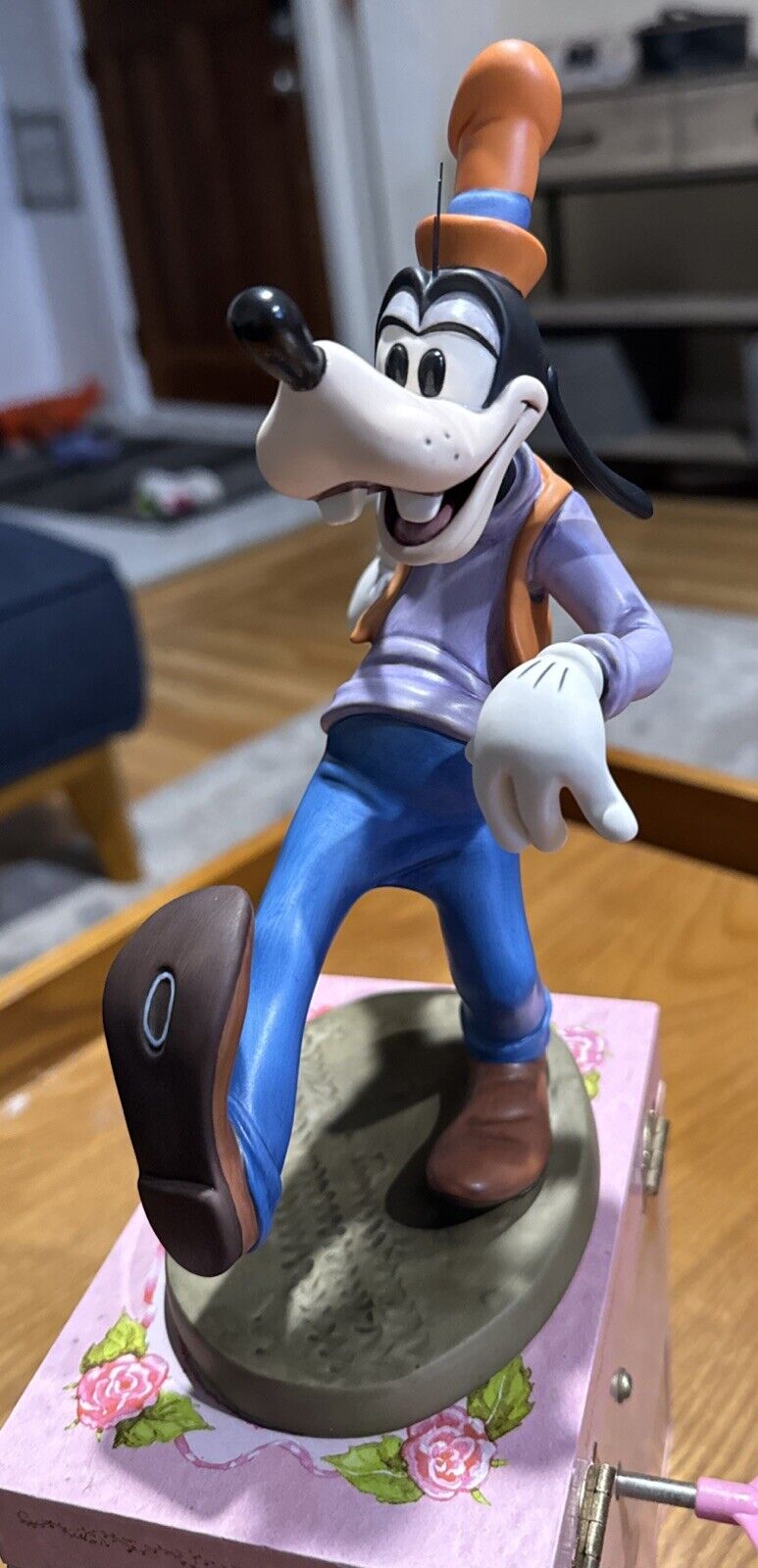 WDCC WALT DISNEY CLASSIC COLLECTION GOOFY MOVING DAY 1997 MEMBERS ONLY SCULPTURE