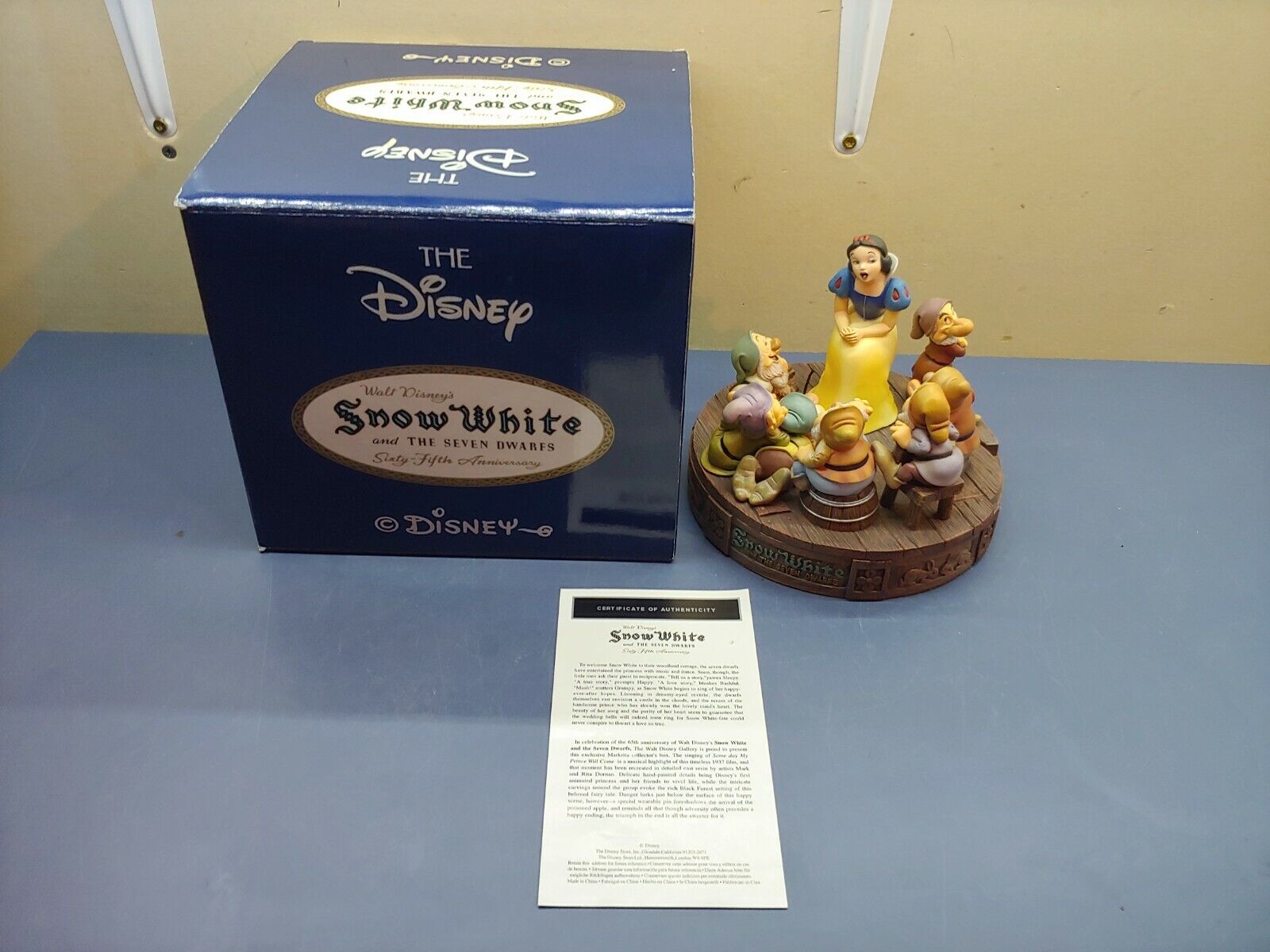 Rare Disney Snow White and the Seven Dwarfs Markrita Pin Box Apple Pin w/ Box