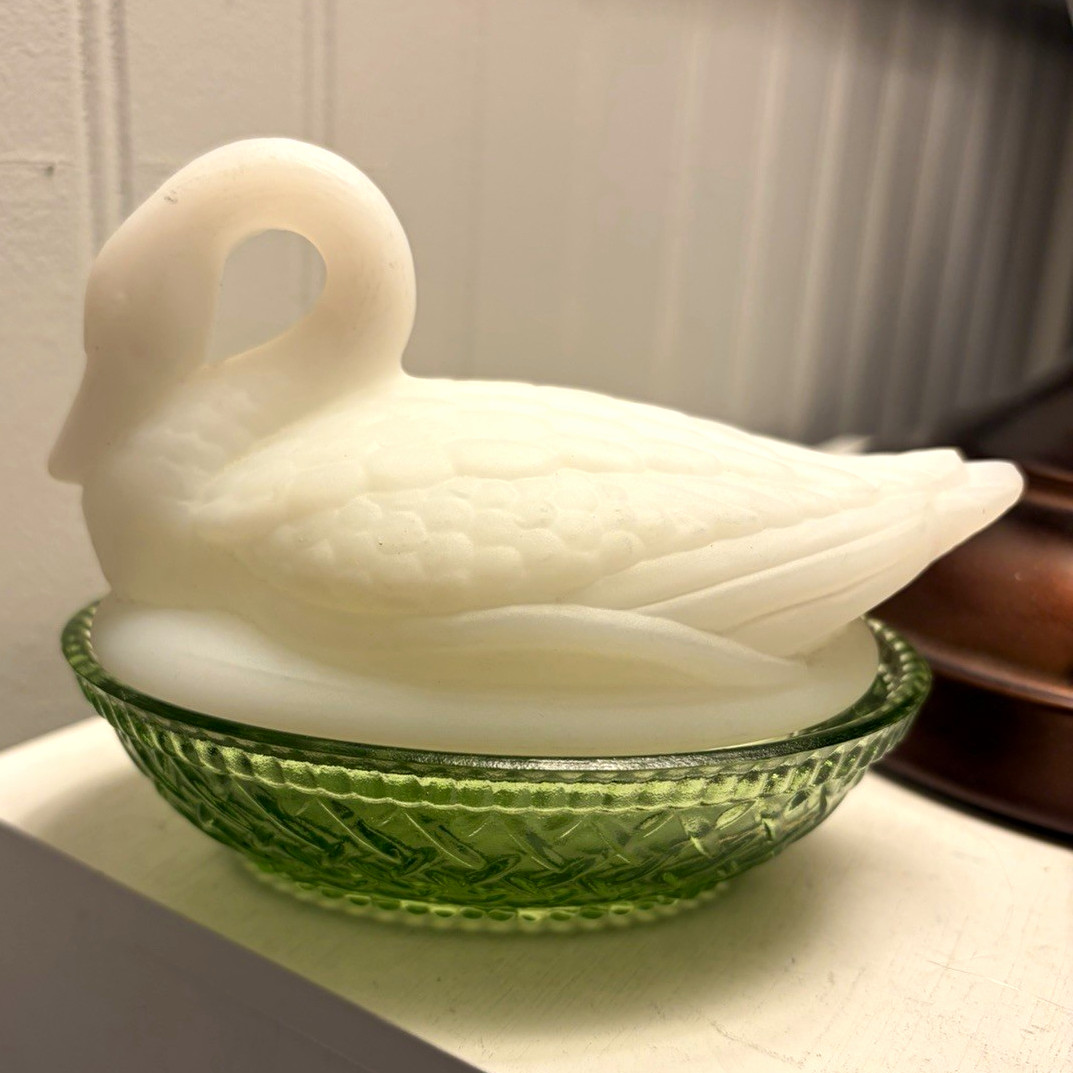 Fenton Glass White Swan on nest, Green Basketweave Base, no chips or cracks