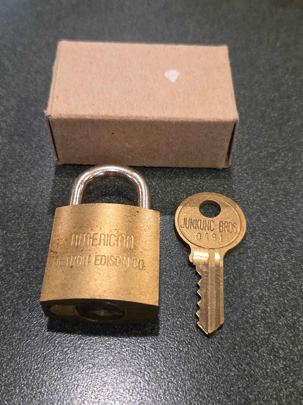 VINTAGE AMERICAN DETROIT EDISON CO. PADLOCK W/KEY NOS