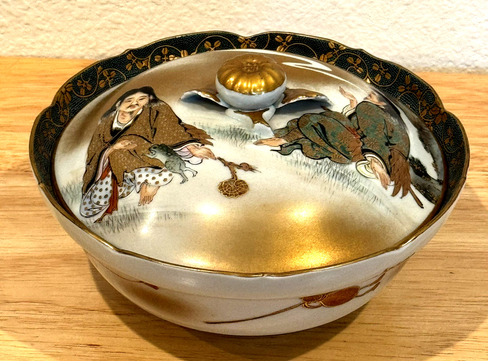 Vintage Hand Painted & Porcelain Gilded Japanese Kutani Lidded 3.5\
