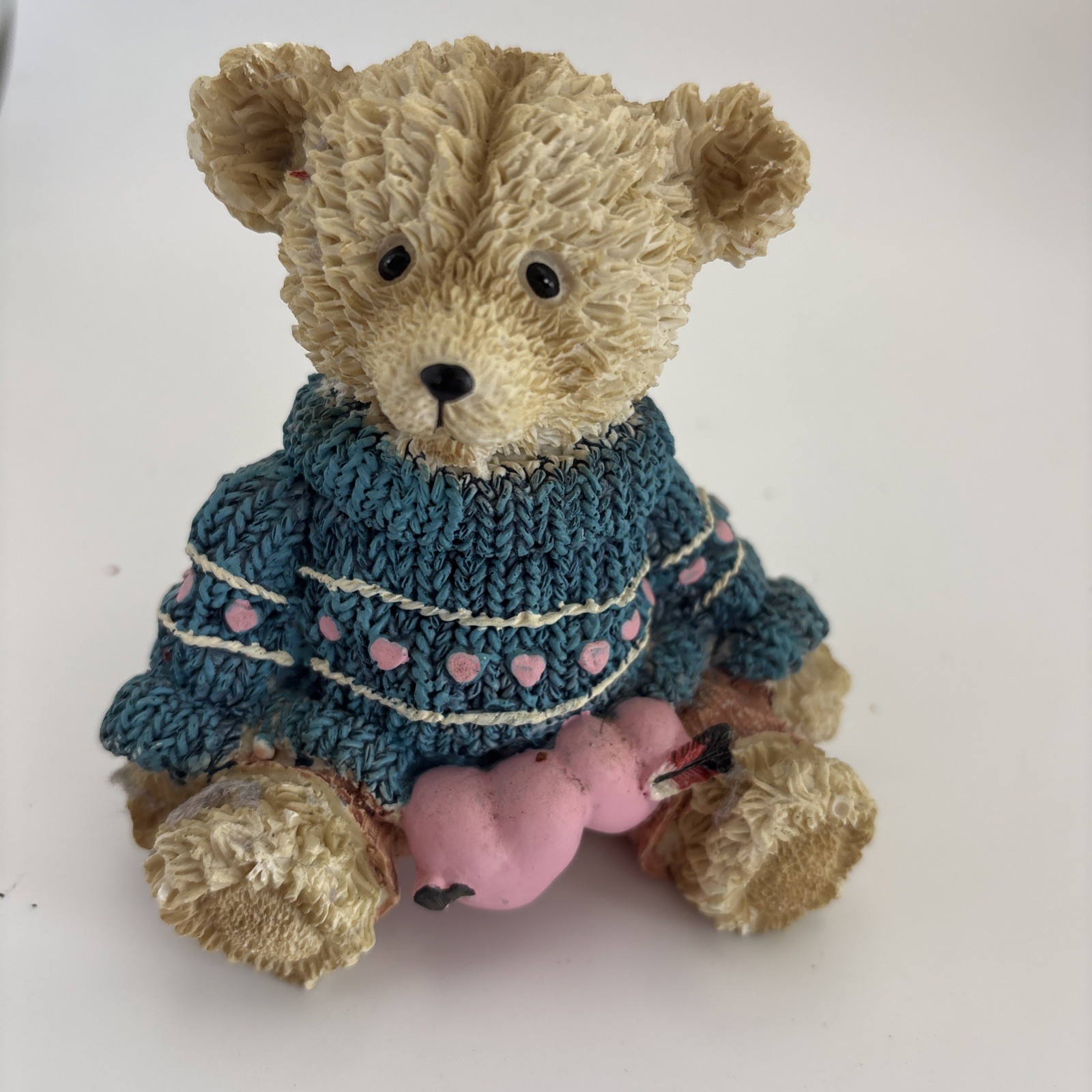 4.5” x 4” Ceramic bear with hearts freestanding home decor cute
