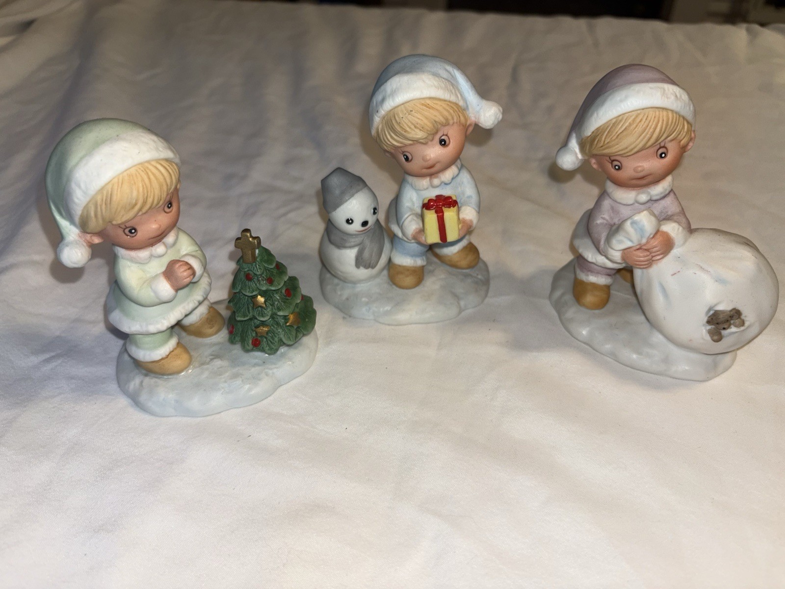 Homco Christmas Children Porcelain Bisque Figurines 5613 Decor Set of 3 Vintage