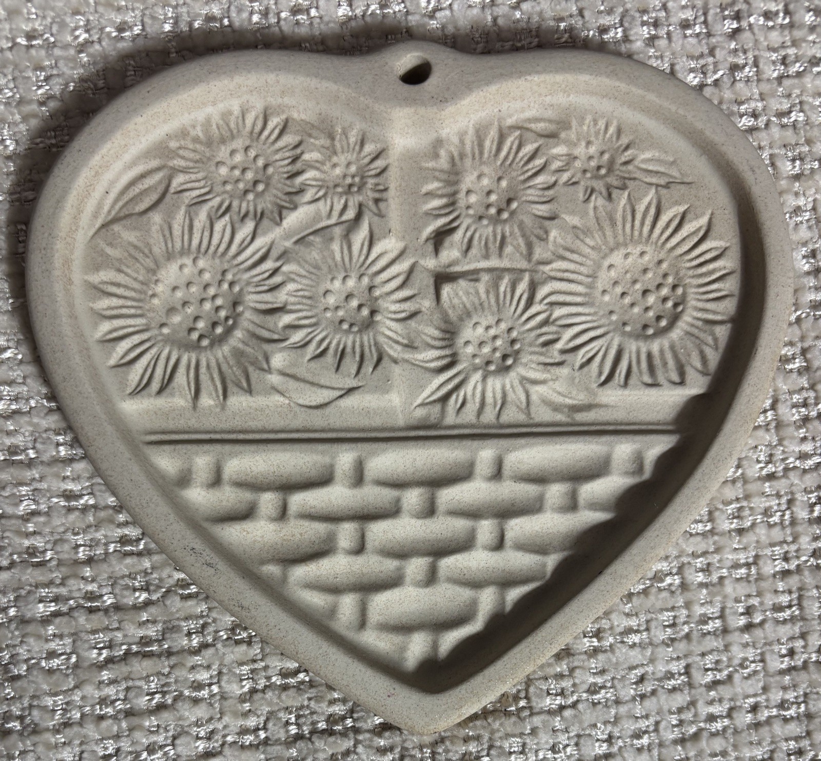 VTG 1994 Pampered Chef 6” Stoneware Sunflower  Basket Heart Cookie Mold Made USA