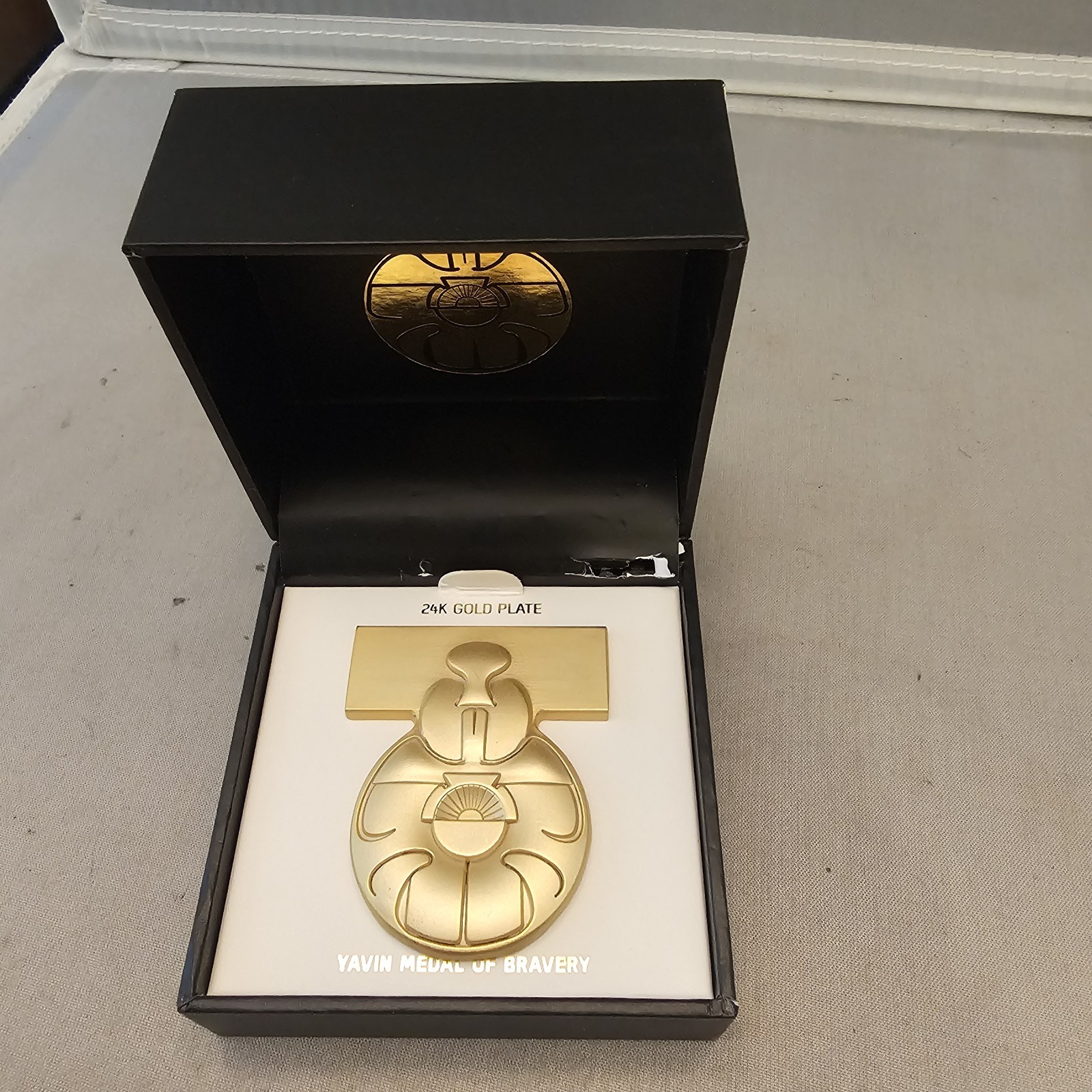 Disney Star Wars Yavin Medal of Bravery Complete w/ Box  46 of 1500 Chicago 2019