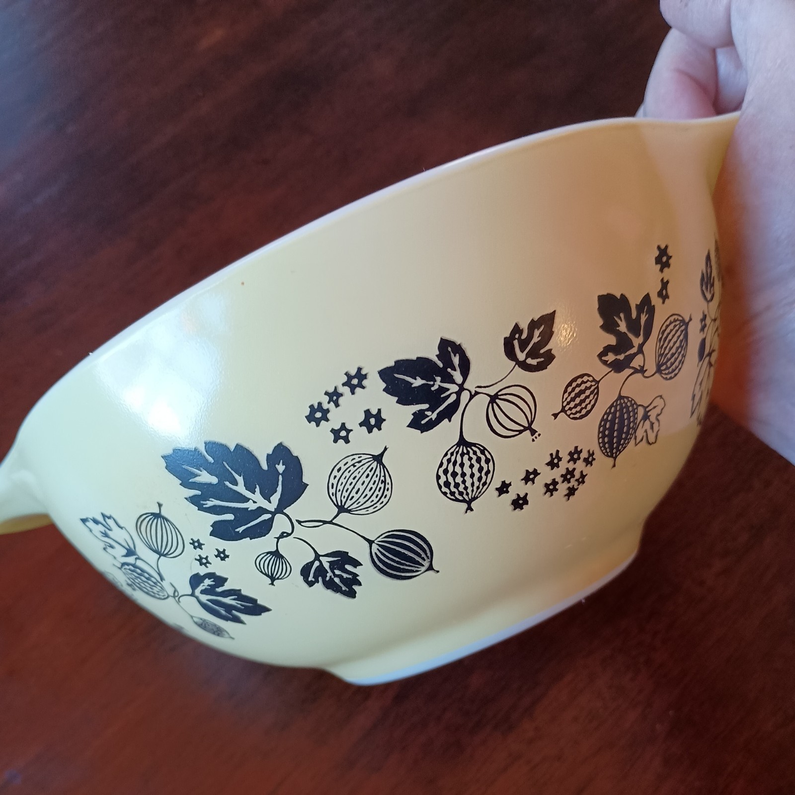 VTG Pyrex Gooseberry Cinderella Yellow/Black 1.5 Qt Mixing Bowl #44 EUC