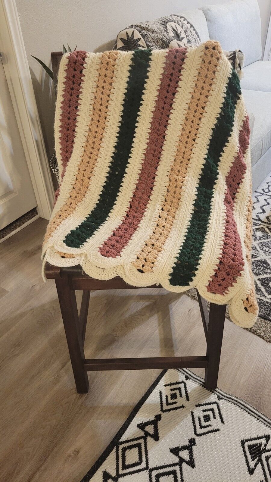 Vintage 70's Afghan Blanket Throw Handmade Scallop Crochet Retro App 65x50