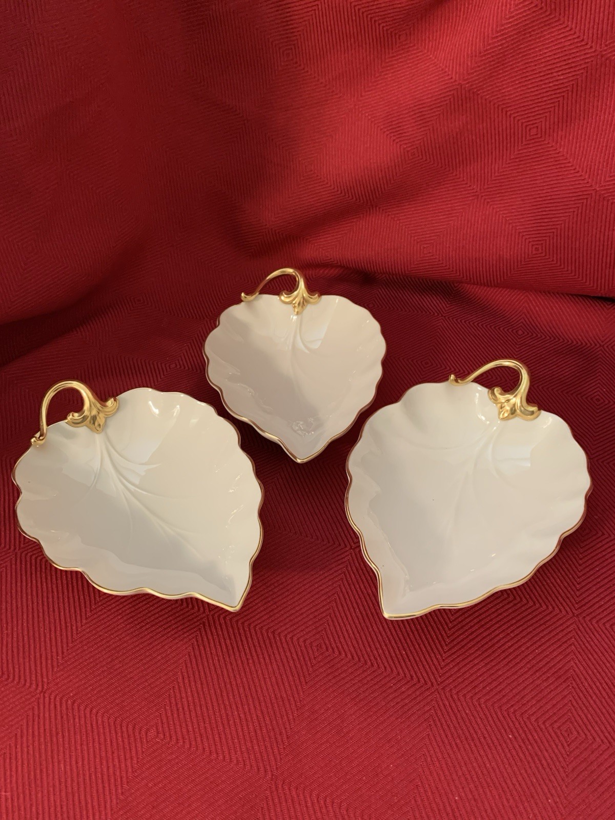 Set Of 3 Lenox Woodleaf Collection Ivory W/Gold Trim Leaf Shaped Dishes 7.5” Set Of 3 Lenox Woodleaf Collection Ivory W/Gold Trim Leaf Shaped Dishes 7.5”