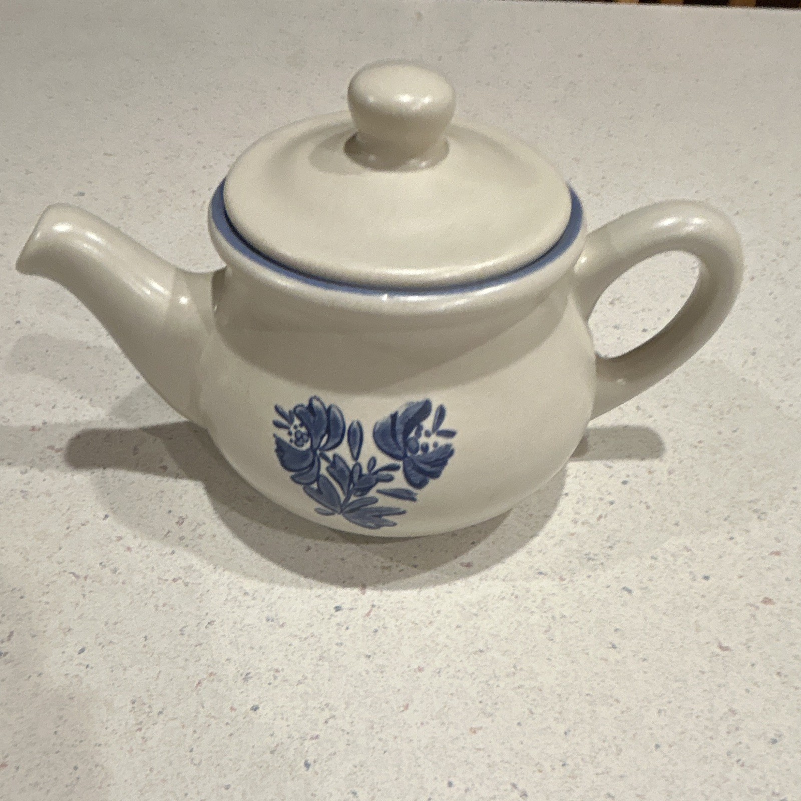 Pfaltzgraff Yorktowne Teapot 5” H X 8 1/2 Spout To Handle 555T