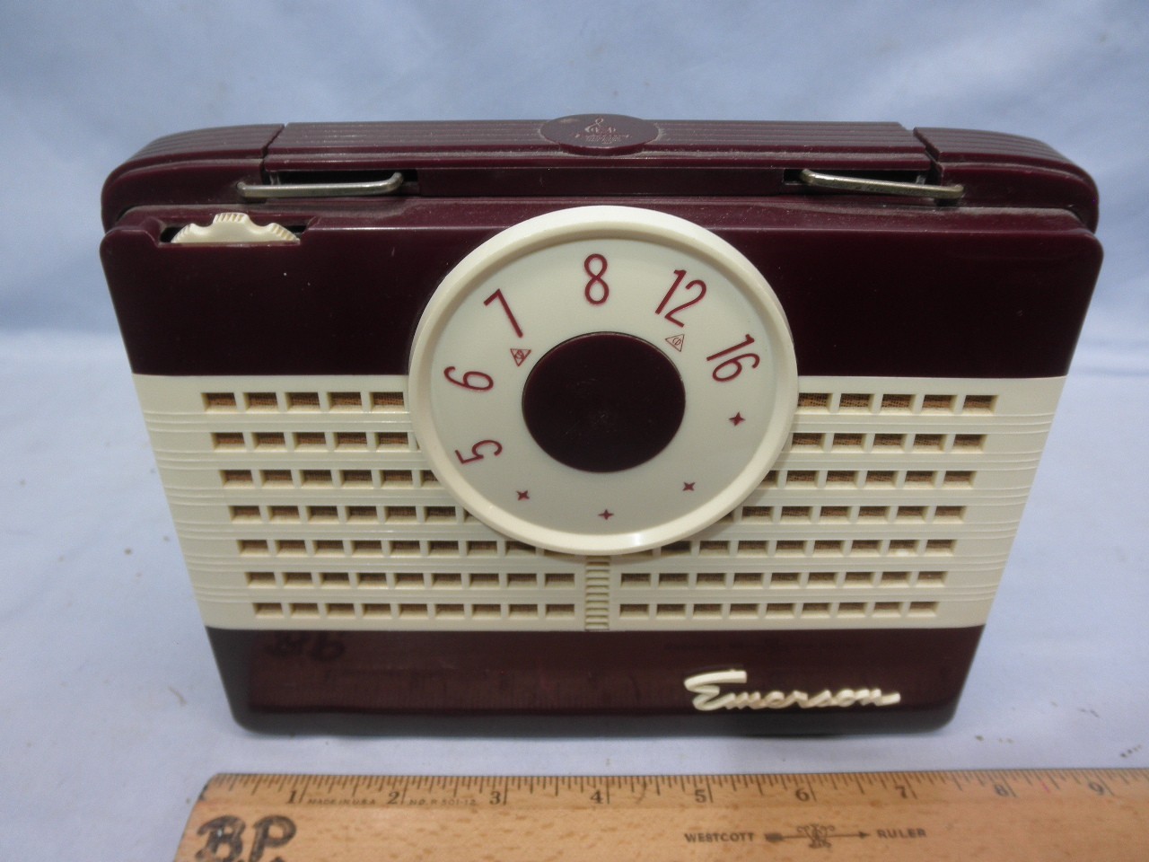 1952 EMERSON 850 BURGANDY & WHITE Portable Tube Radio-Working & Batteries (C)