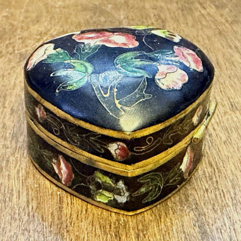 vintage heart-shaped Chinese cloisonné enamel trinket or pill box Heart Shaped 