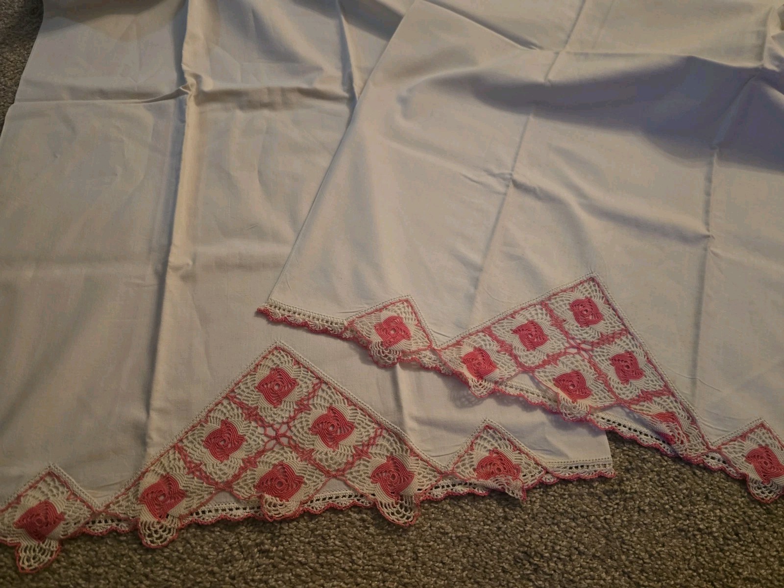 Vtg Hand Crochet  Edge Pillowcase Pair Cottagecore Grannycore Excelent 