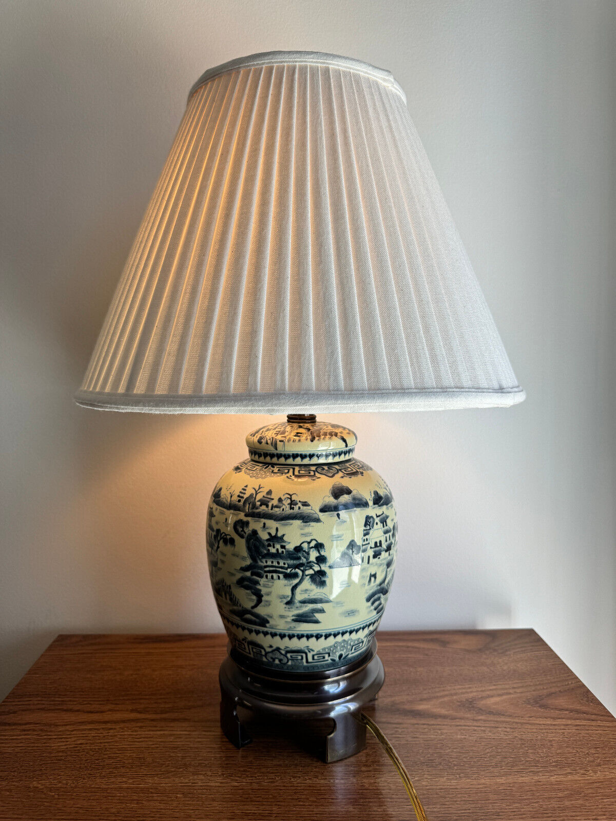 Vintage Frederick Cooper Chicago Oriental Asian Hand Painting Lamp 2001/06