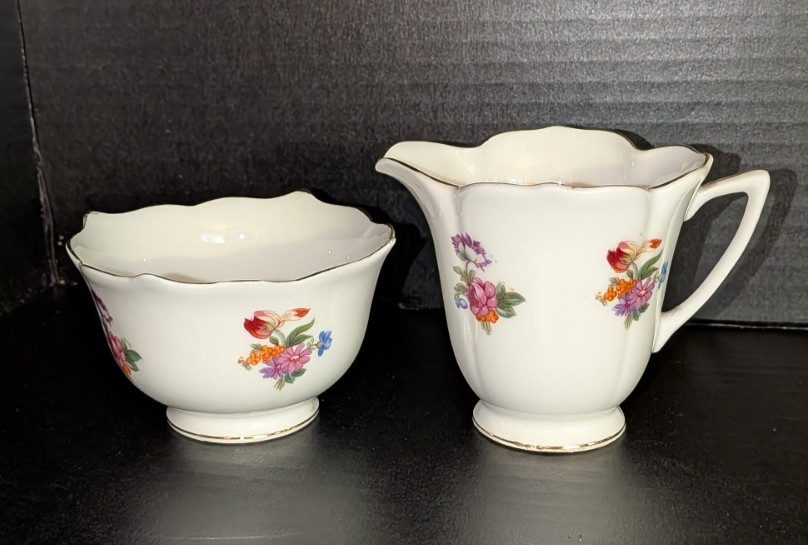 Vintage Shelton Japan White Floral Creamer & Sugar Bowl Porcelain Set Gold Trim Vintage Shelton Japan White Floral Creamer & Sugar Bowl Porcelain Set Gold Trim