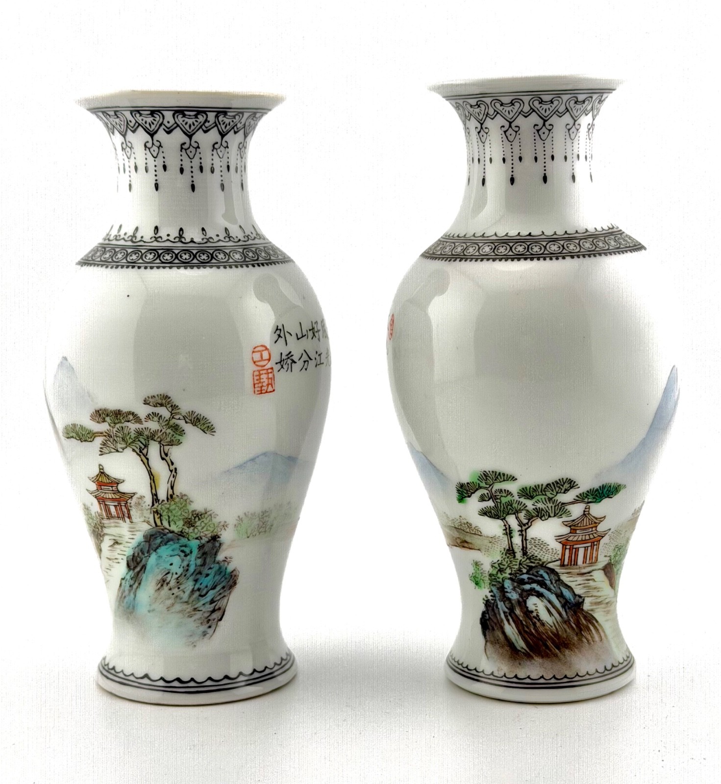 Two Vintage Chinese Porcelain Vases: Landscape scene+stand-Beautiful condition Two Vintage Chinese Porcelain Vases: Landscape scene+stand-Beautiful condition