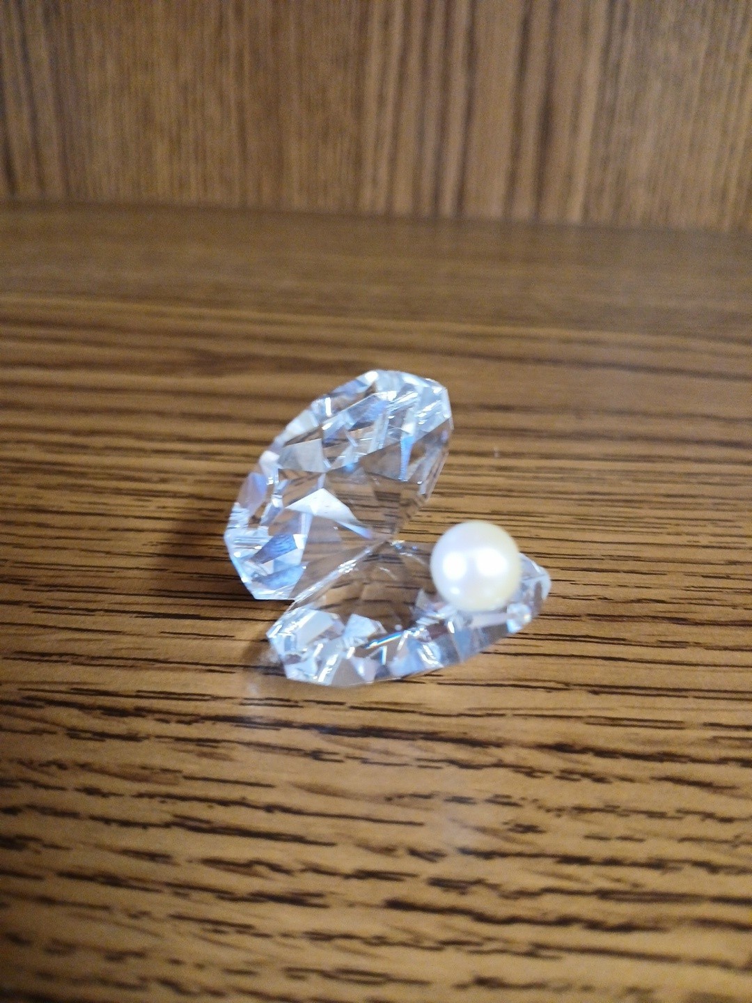 Vintage SWAROVSKI 1” Clam Oyster with Pearl Figurine 