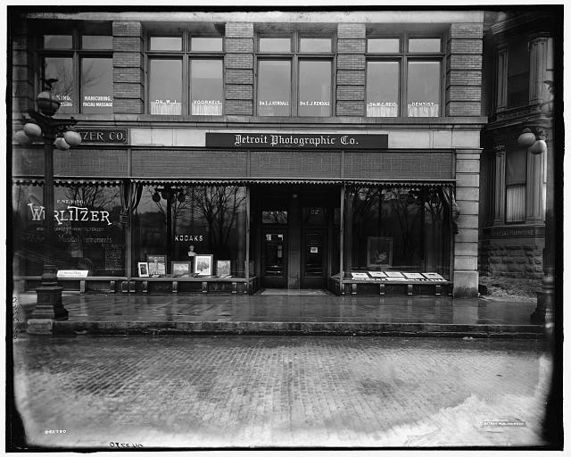 Photo:Detroit Mich Detroit Photographic Co galleries 1905-1915 storefront