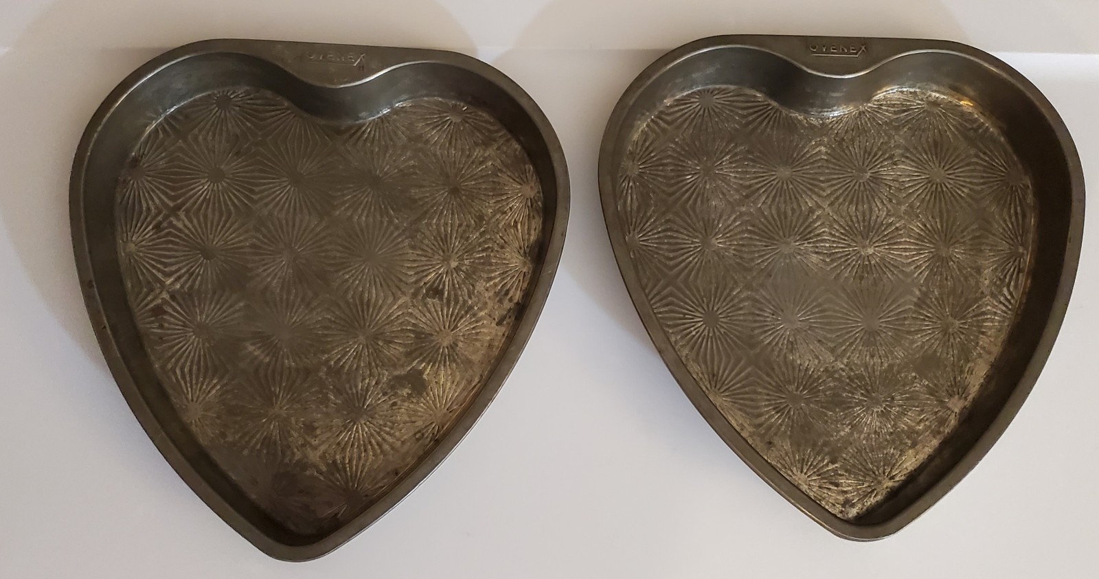 2 Vtg Ovenex EKCO Starburst Valentine Heart Shape Layer Metal Cake Pans USA Made