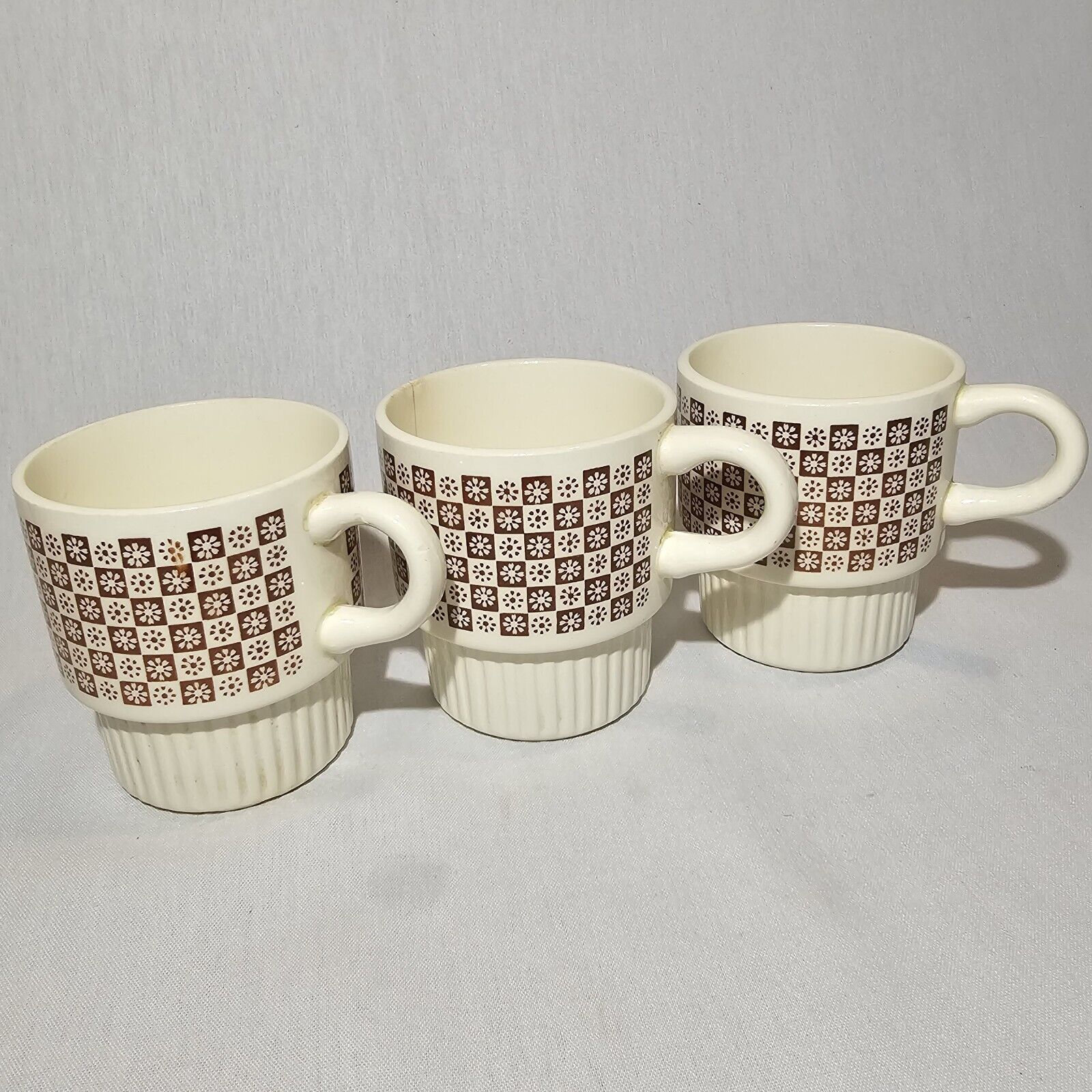 2 Vintage Checkered Daisy McCoy Stackable Retro Coffee Cup Mug USA+ Cracked Cup