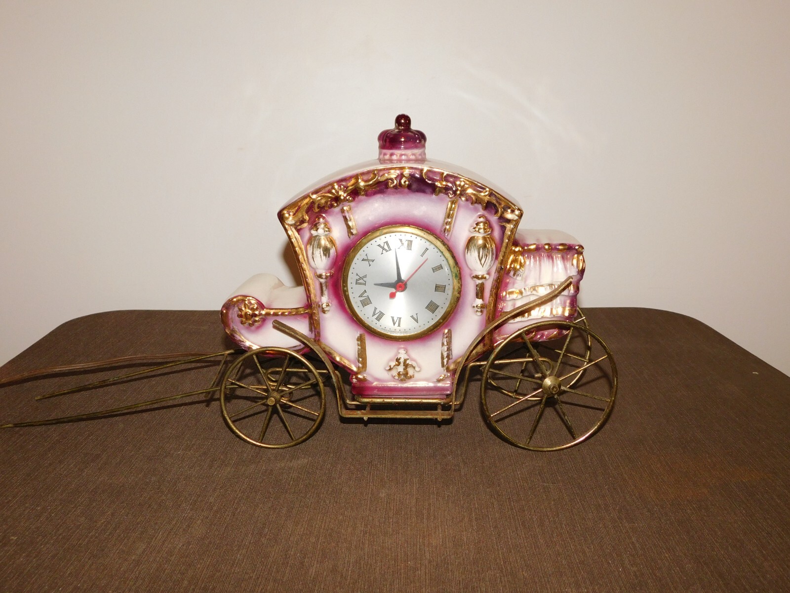 VINTAGE 1930S CERAMIC PRINCESS CARRIAGE BUGGY ELECTRIC CLOCK SESSIONS MOVEMENT VINTAGE 1930S CERAMIC PRINCESS CARRIAGE BUGGY ELECTRIC CLOCK SESSIONS MOVEMENT