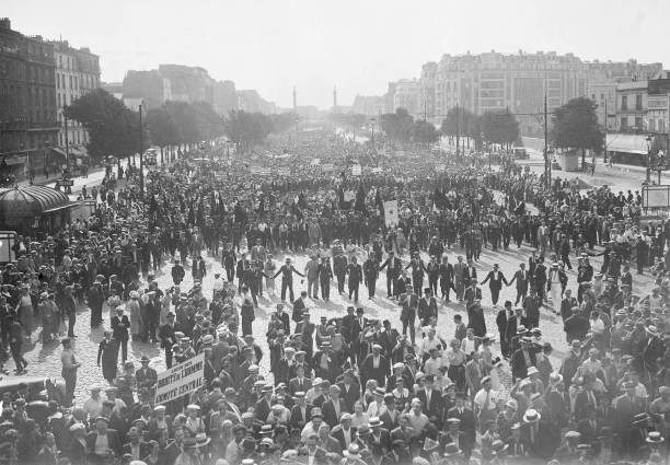Cour de Vincennes Paris left wing parties are marching together fi- 1935 Photo