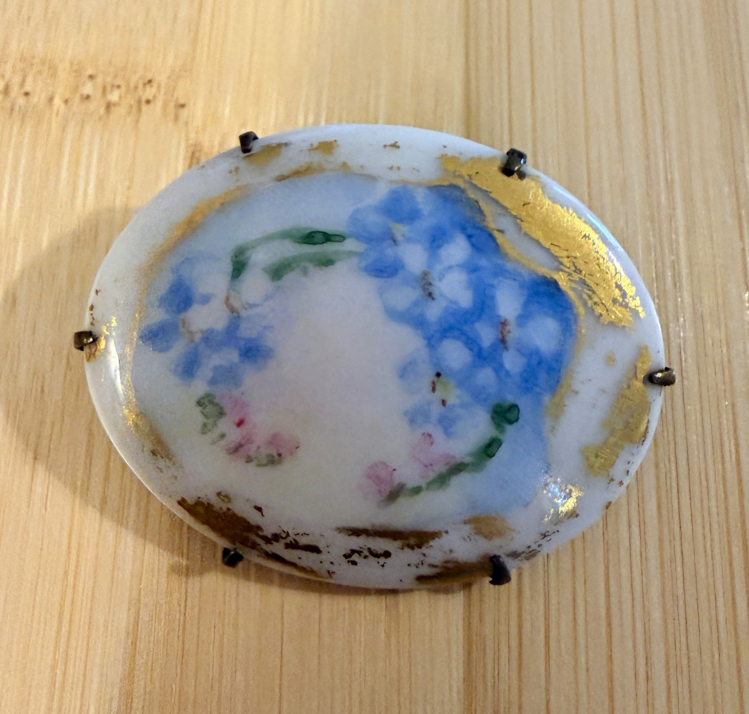 Antique Oval Floral Porcelain & Metal Brooch Pin White Blue Gold-Tone Prong Set