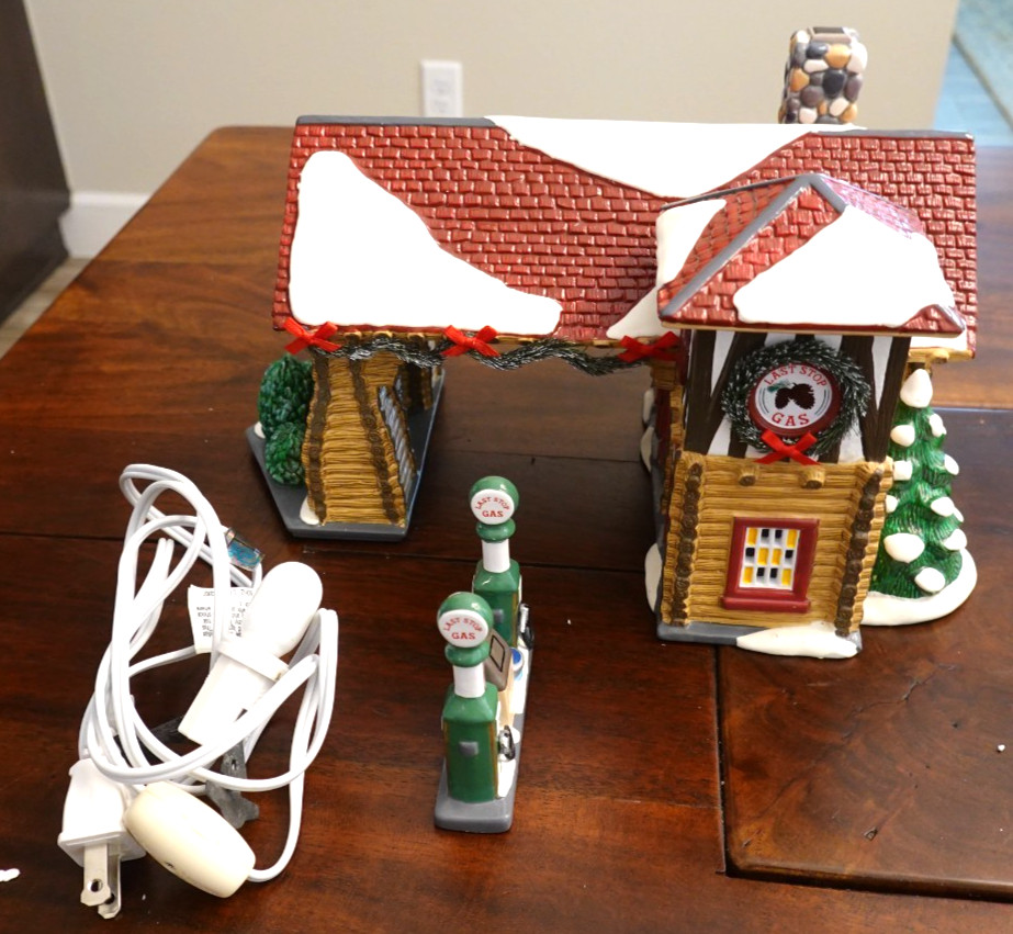 Vintage Dept 56 Orig Snow Village 1999 Last Stop Gas Stn w/box & light #5501-2