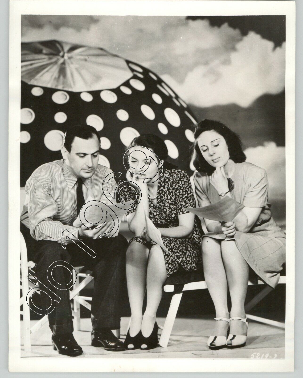 Actresses VICKI VOLA & MITZI GOULD W/ Dir. Brewster Morgan Vtg. 1939 Press Photo