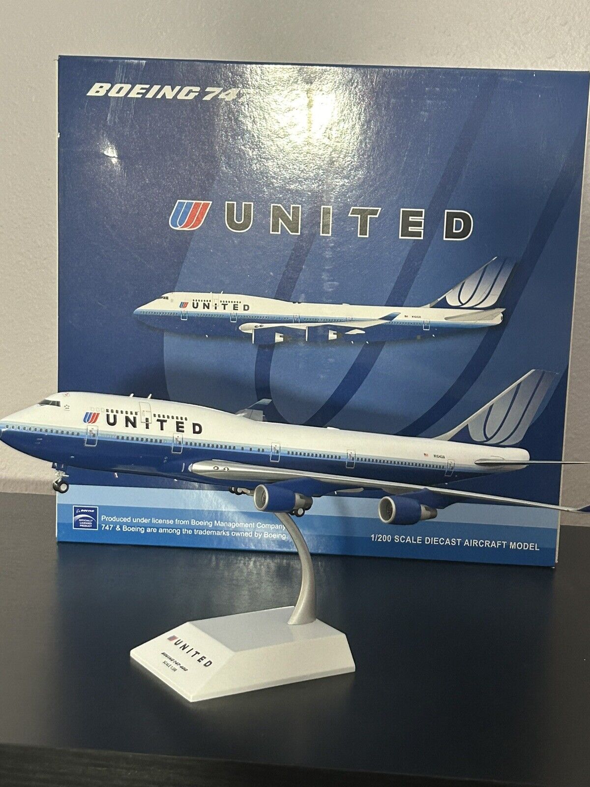 1/200 JC Wings United 747-400 N104UA Rising blue Tulip 