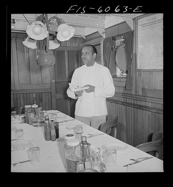 Photo:New York NY 1942 Black Waiter Restaurant Interior Dining Room